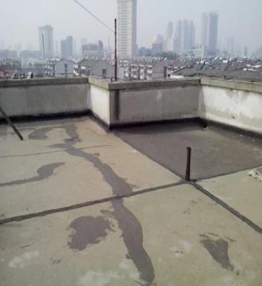 丘北漏水维修 楼顶漏水是什么原因，楼顶漏水维修方法是什么?